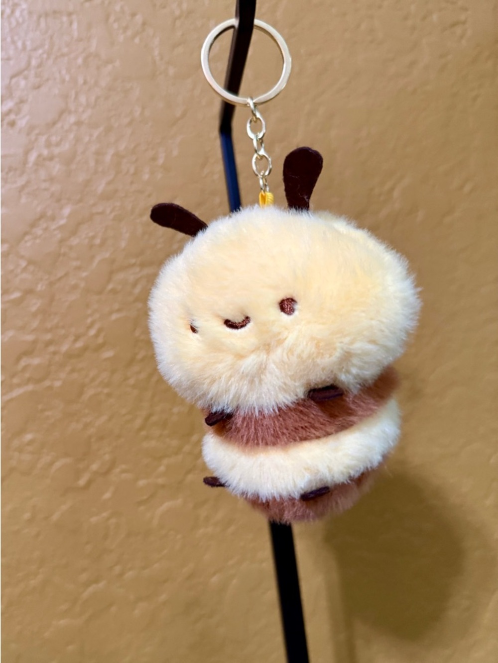 Fuzzy Bumblebee Bag Charm / Keychain - New! - Picture 5 of 7